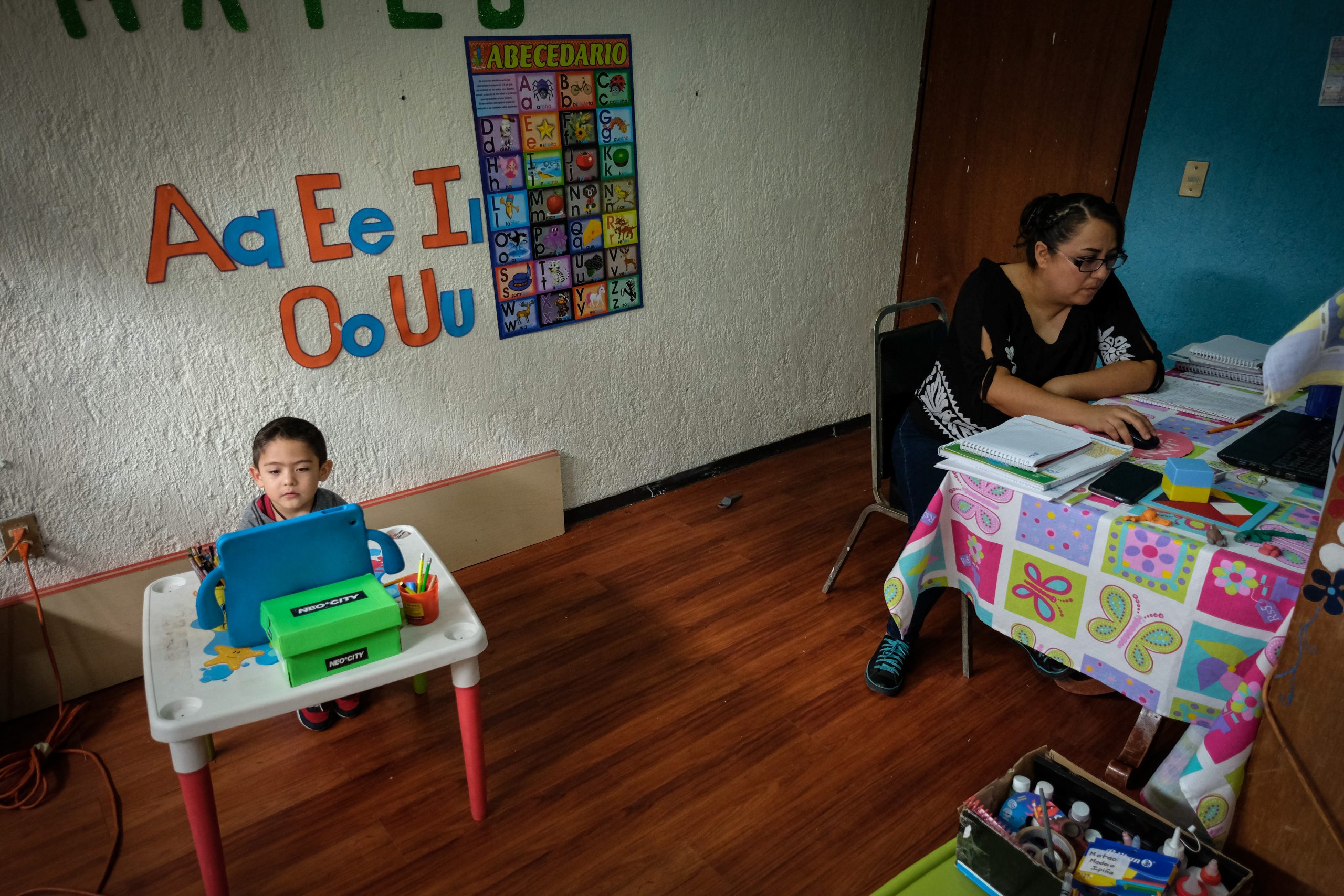 Volver a clases en México: las mujeres cuidan, educan y trabajan - LatFem