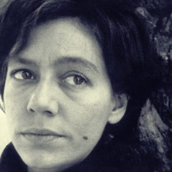 Alejandra Pizarnik: la noche, sus versos y la risa